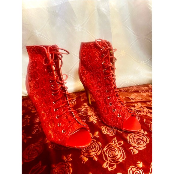 Stiletto High-Heels With Red See-Through Design Size 7 1/2 - Picture 4 of 5